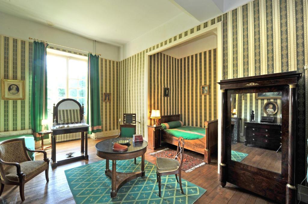 Chateau Du Riau Bed & Breakfast Villeneuve-sur-Allier Стая снимка
