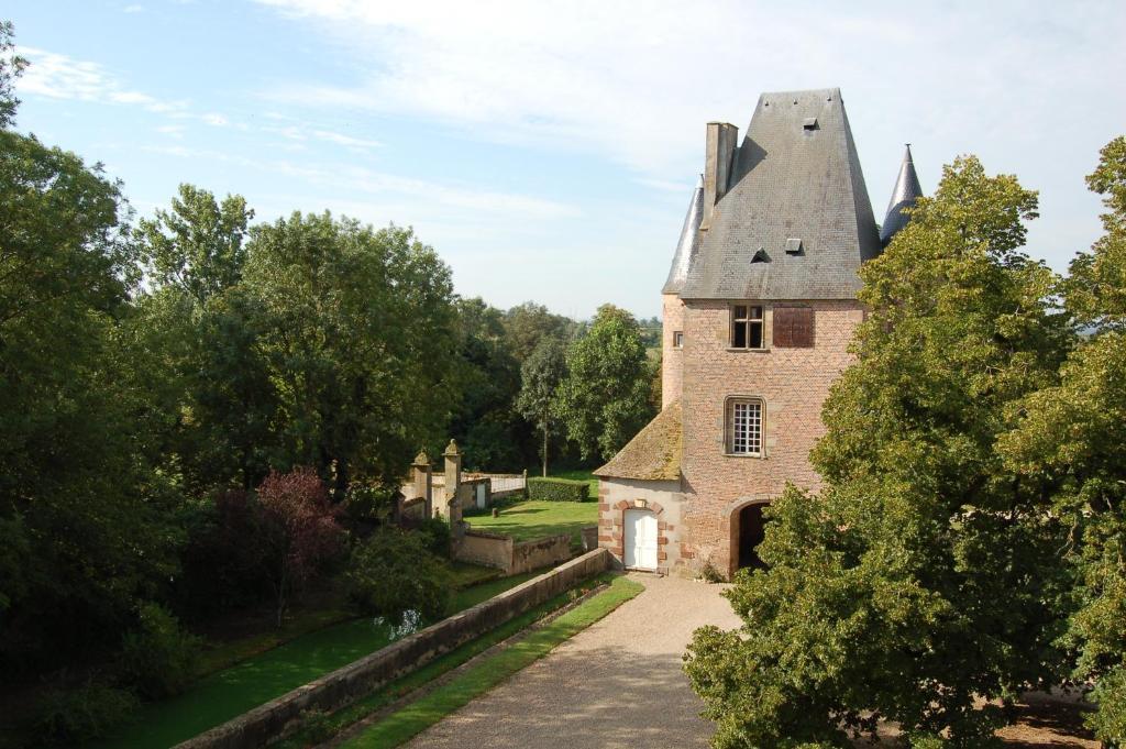 Chateau Du Riau Bed & Breakfast Villeneuve-sur-Allier Екстериор снимка